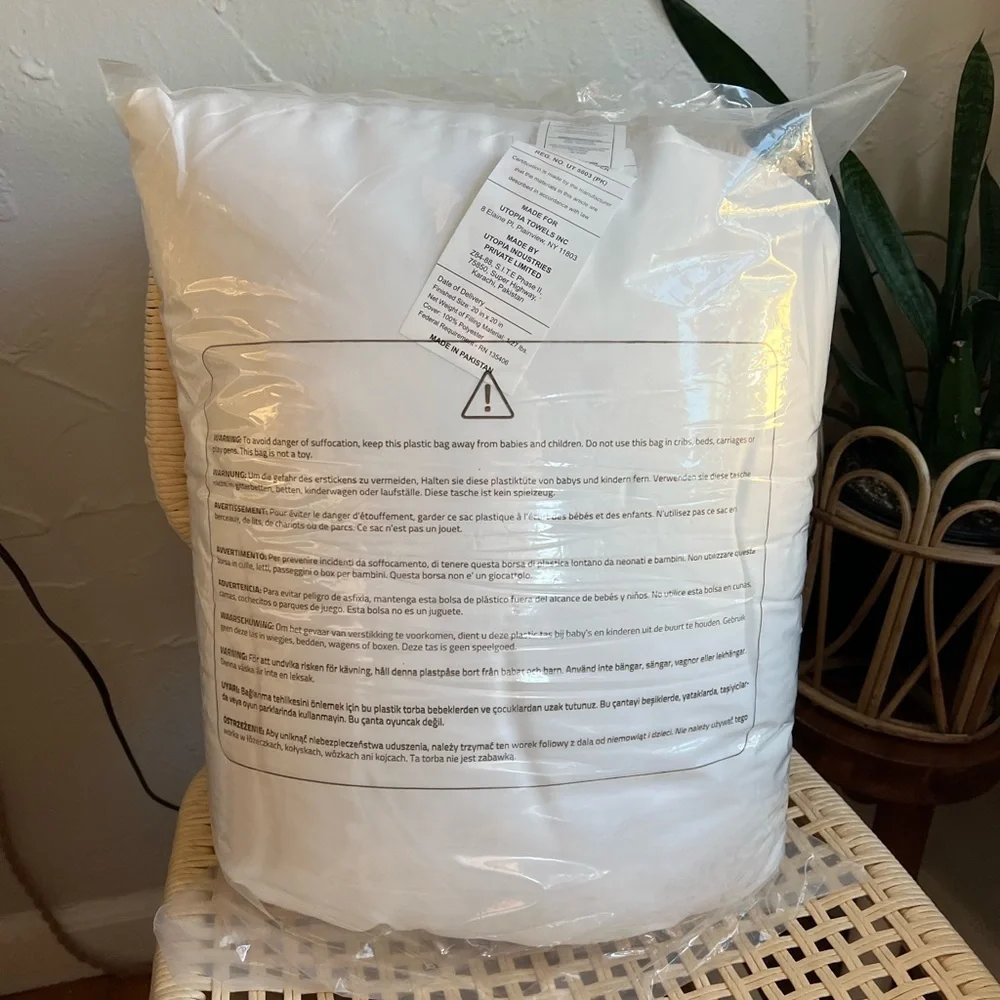 NEW Utopia Bedding White Throw Pillow Insert 20” x 20” – 100% Polyester Fill